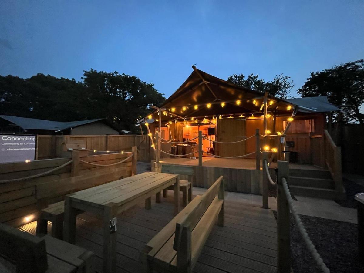 Jungle Book Safari Tent テンビー エクステリア 写真